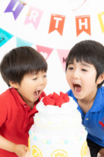 誕生日に兄弟で記念撮影