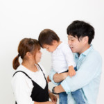 シンプルだけどやっぱり自撮りじゃ撮れない写真館の家族写真